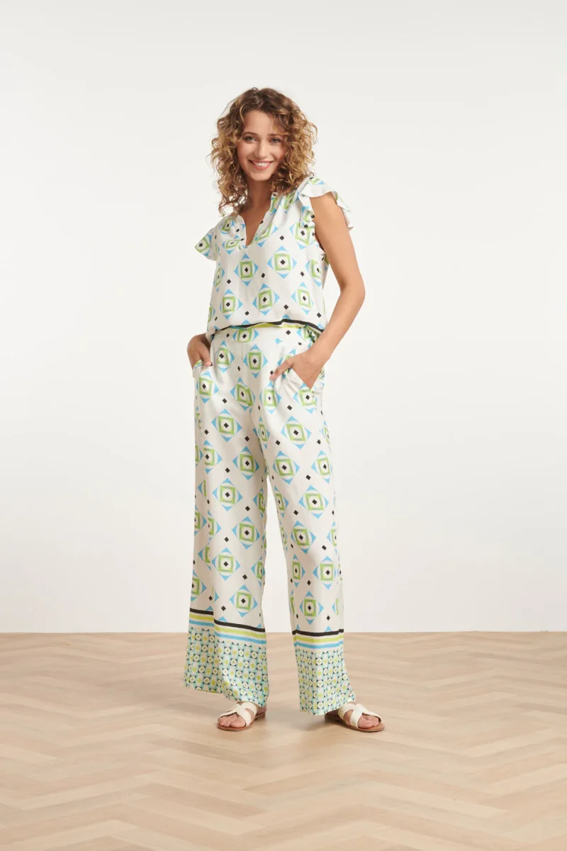 24071 Zomerse Top Met V-Halsspeelse Frill Mouwen | White - Muticolour - Afbeelding 5