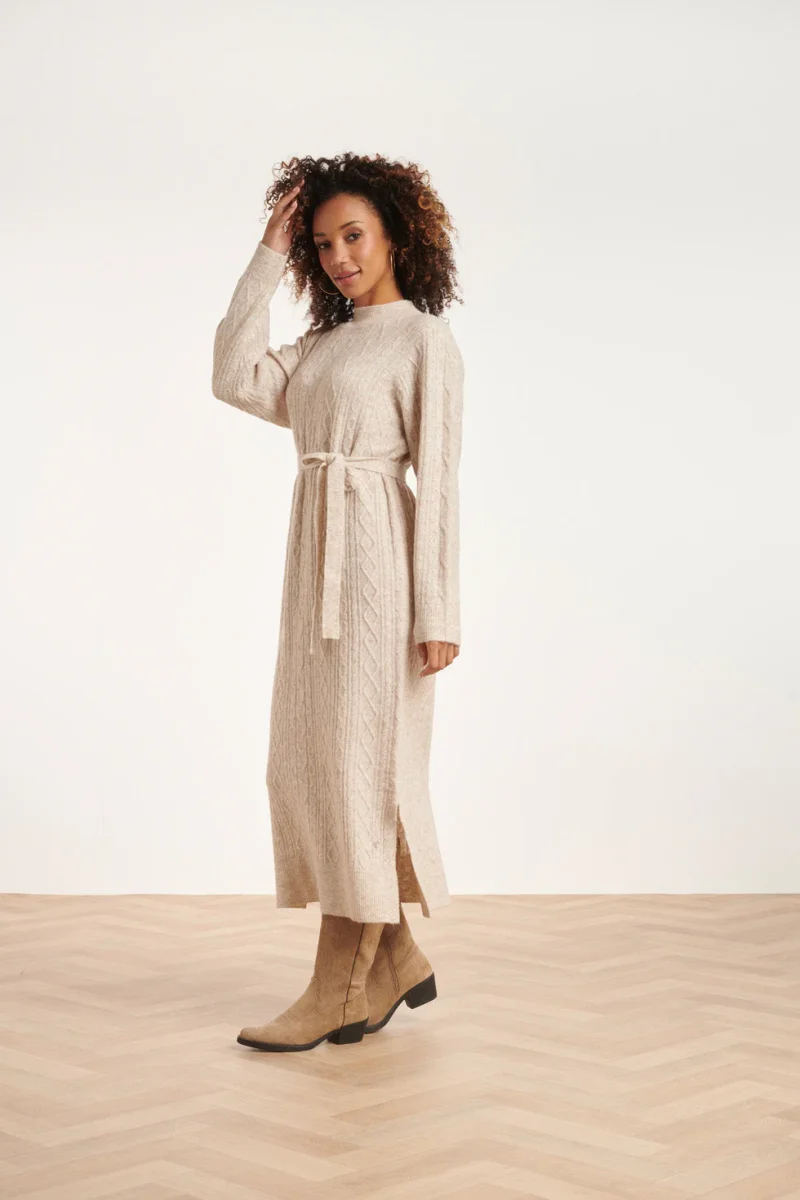 24631 Beige E Gebreide Midi Jurk Met Kabelstructuur | Sand - Afbeelding 5