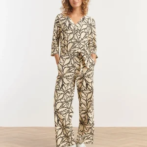 25241 Jumpsuit Met E Bloemenprinttravel Kwaliteit | Sand - Black