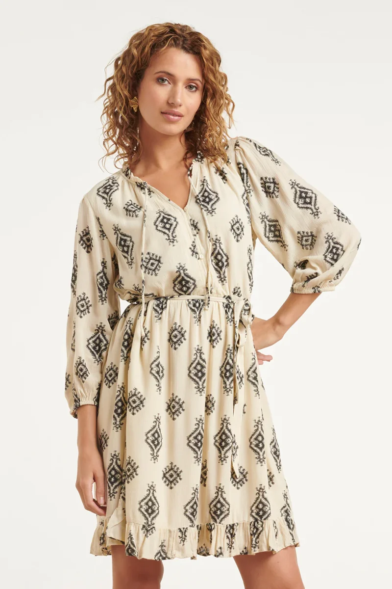 Crème Jurk Met Zwarte Geometrische Print En Ceintuur | Black White - Afbeelding 5